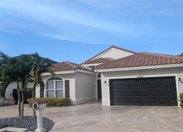 Property at 11610 SW 12th St, Pembroke Pines, FL, 33025, 3 beds, 2 baths, [object Object]