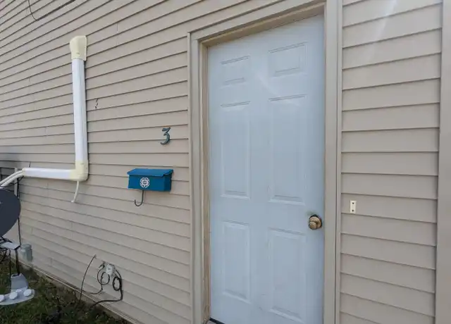 Property at 114 S Madison St Unit 3, Sullivan, IL, 61951, 2 beds, 1 bath, [object Object]