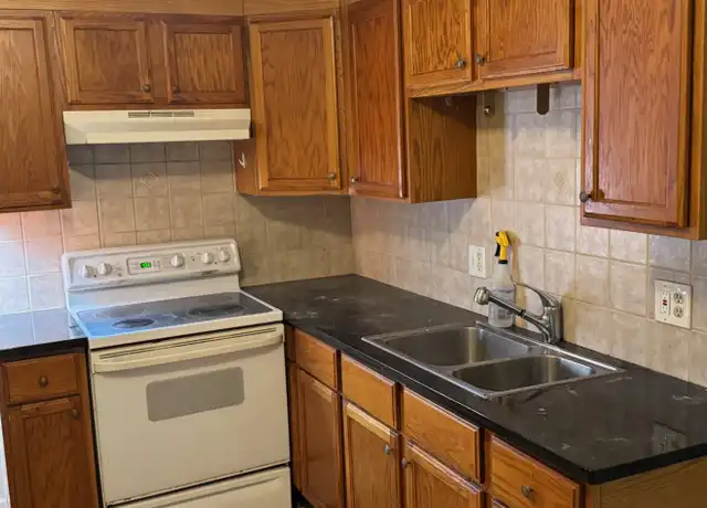 Property at 71 Deming Rd, Glastonbury, CT, 06033, 2 beds, 1 bath, [object Object]