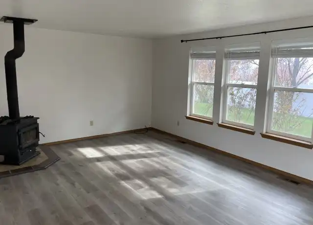 Property at 4801 Hillcrest Dr, Yakima, WA, 98901, 4 beds, 2 baths, [object Object]