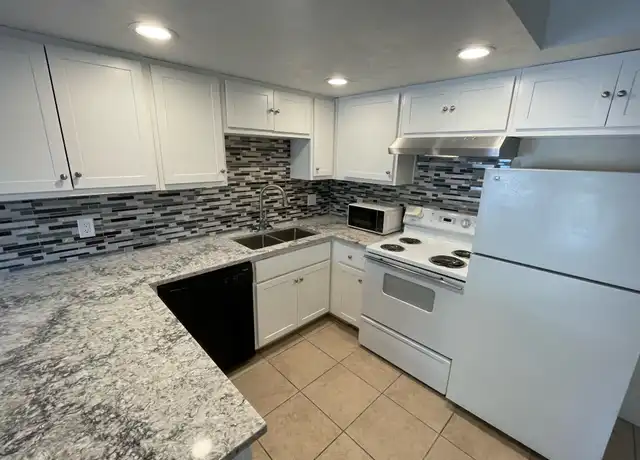 Property at 600 N 4th St, Avondale, AZ, 85323, 2 beds, 1 bath, [object Object]