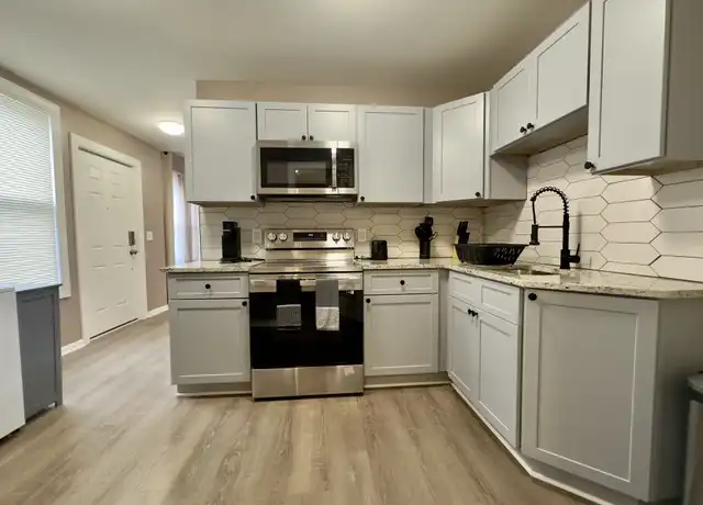Property at 499 Pawling Ave Unit 3, Troy, NY, 12180, 3 beds, 1 bath, [object Object]