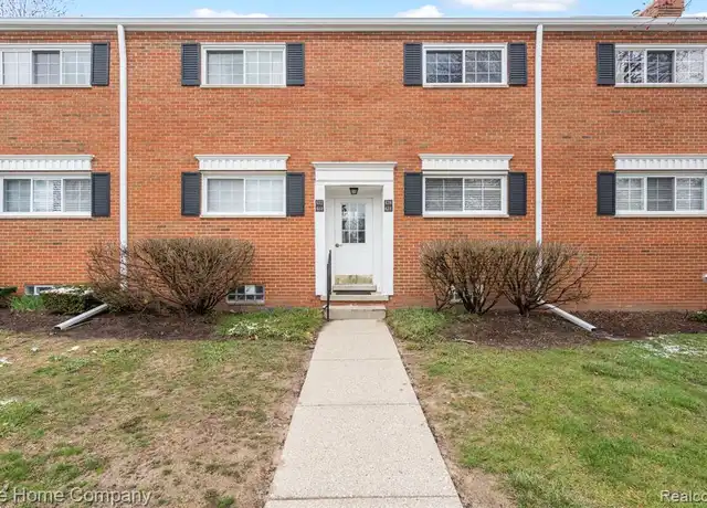Property at 630 E Fox Hills Dr, Bloomfield Hills, MI, 48304, 2 beds, 2 baths, [object Object]