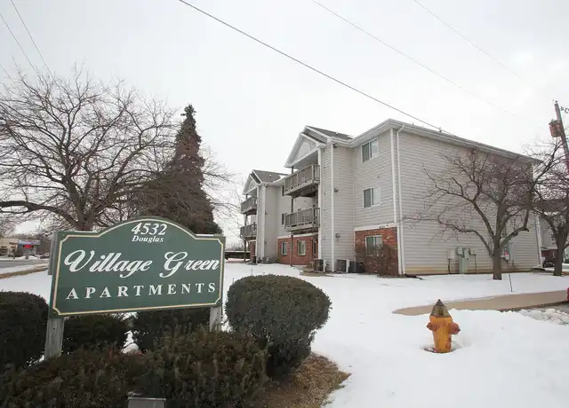 Property at 36 Plex - Village Green Apartments - 4532-4534 &, Des Moines, IA, 50310, 2 beds, 2 baths, [object Object]