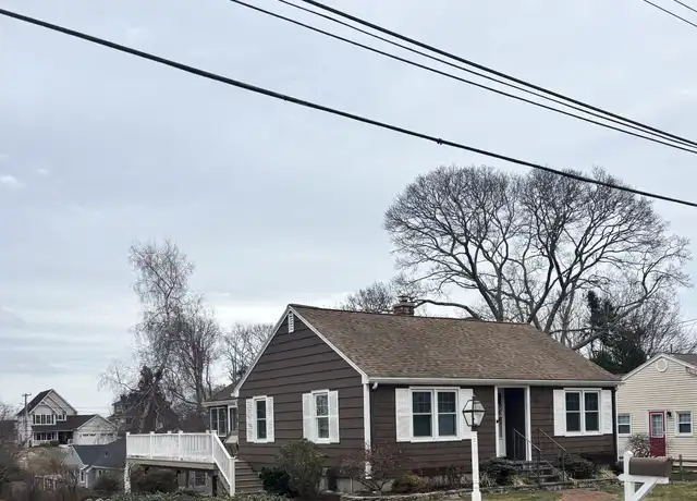 Property at 28 Bayberry Ln, Groton, CT, 06340, 3 beds, 2 baths, [object Object]