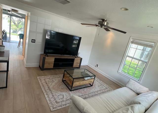 Photo of 211 Old English Dr, Jupiter, FL 33458
