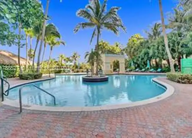 Property at 19501 W Country Club Dr, Aventura, FL, 33180, 2 beds, 2 baths, [object Object]