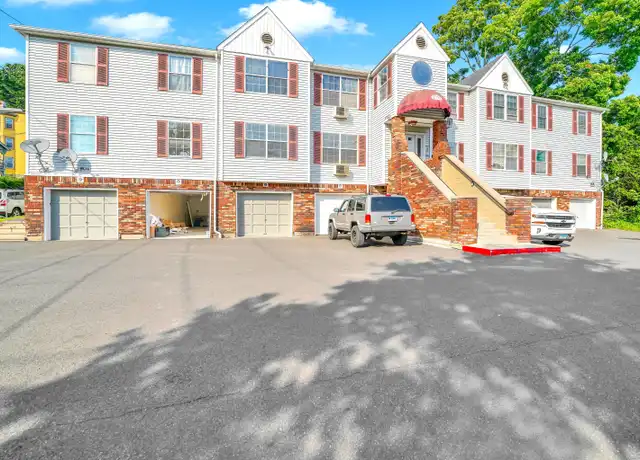 Property at 1744 Thomaston Ave #2, Waterbury, CT, 06704, 1 bed, 1 bath, [object Object]