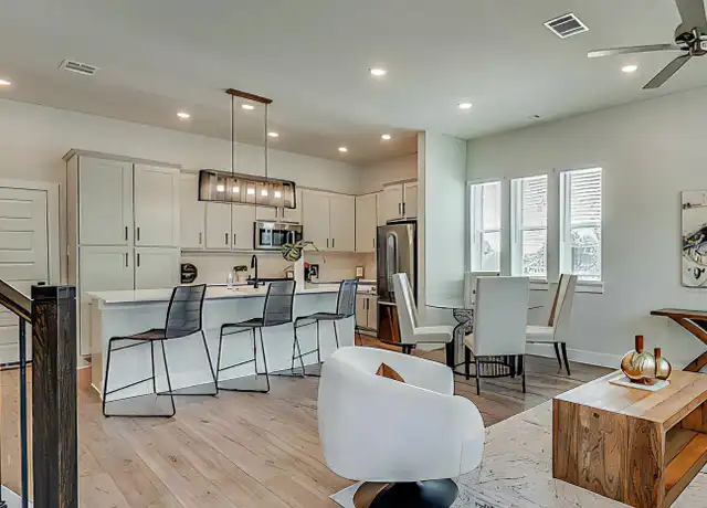 Property at 504 E 2nd St, Arlington, TX, 76010, 4 beds, 2.5 baths, [object Object]