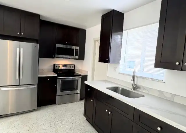 Property at 624 W 17th St Unit 624, Hialeah, FL, 33010, 2 beds, 1 bath, [object Object]