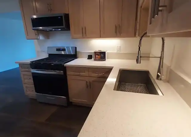 Property at 13905 Yukon Ave, Hawthorne, CA, 90250, 2 beds, 1.5 baths, [object Object]