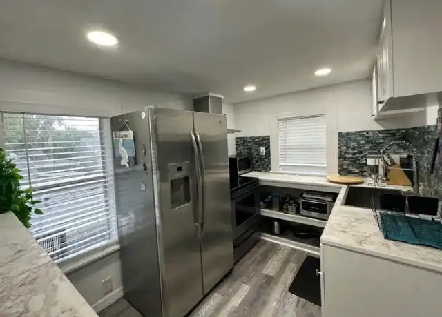 Property at 1660 31st Ave N Unit 2, St. Petersburg, FL, 33713, 2 beds, 1 bath, [object Object]