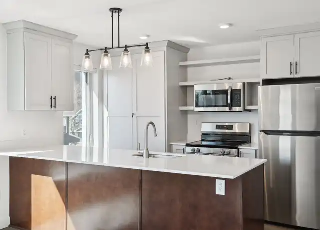 Property at 633 Van Buren St NE Unit 406, Minneapolis, MN, 55413, 2 beds, 1 bath, [object Object]