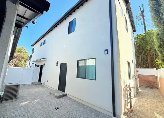 Property at 8416 Owensmouth Ave, Canoga Park, CA, 91304, 3 beds, 3 baths, [object Object]