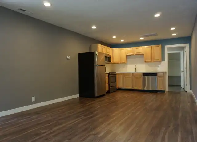 Property at 900 S 300 E Unit 886 S 300 E, Salt Lake City, UT, 84111, 1 bed, 1 bath, [object Object]
