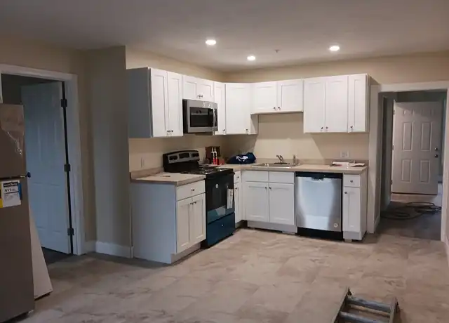 Property at 45 Everett St Unit 3B, Middleborough, MA, 02346, 2 beds, 1 bath, [object Object]