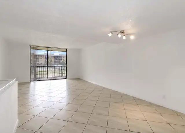 Property at 2820 Tennis Club Dr #204, West Palm Beach, FL, 33417, 2 beds, 1.5 baths, [object Object]