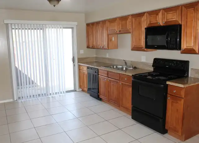 Property at 504 Quincy St Unit B, Bakersfield, CA, 93305, 2 beds, 1 bath, [object Object]