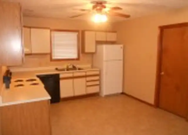 Property at 510 E Reeves St Unit B, Marion, IL, 62959, 2 beds, 1 bath, [object Object]