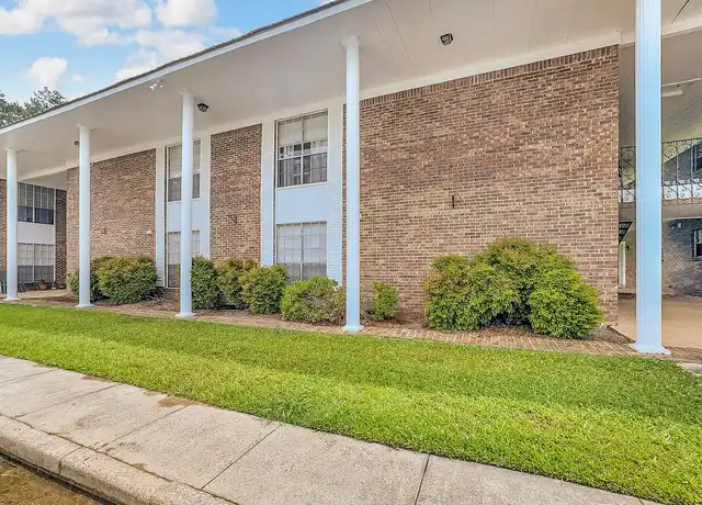 Property at Chateau Orleans Apartments - 3125 Napoleon Ct, Vestavia Hills, AL, 35243, 2 beds, 1 bath, [object Object]