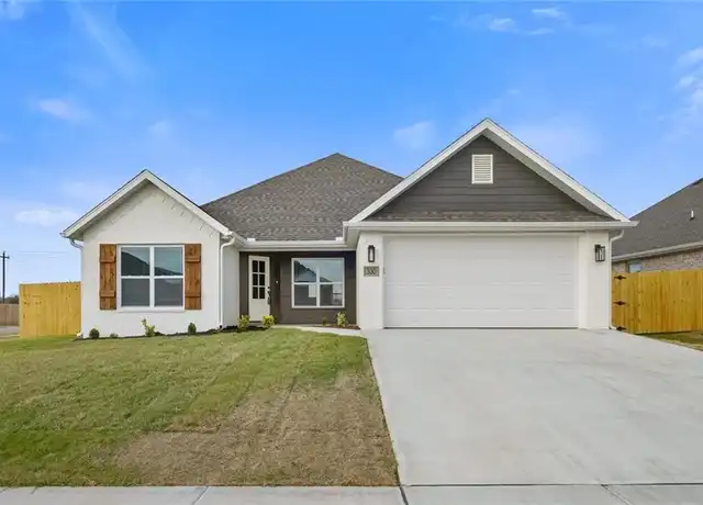 Property at 330 Palm St, Bentonville, AR, 72713, 4 beds, 2 baths, [object Object]