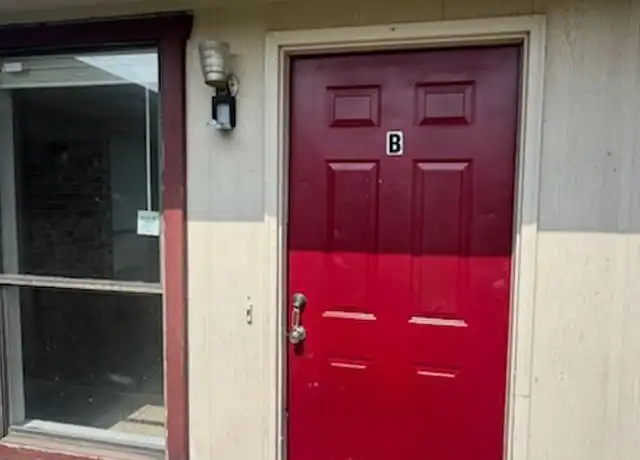 Property at 1200 S Greenwich Ave Apt B, Russellville, AR, 72801, 2 beds, 1 bath, [object Object]