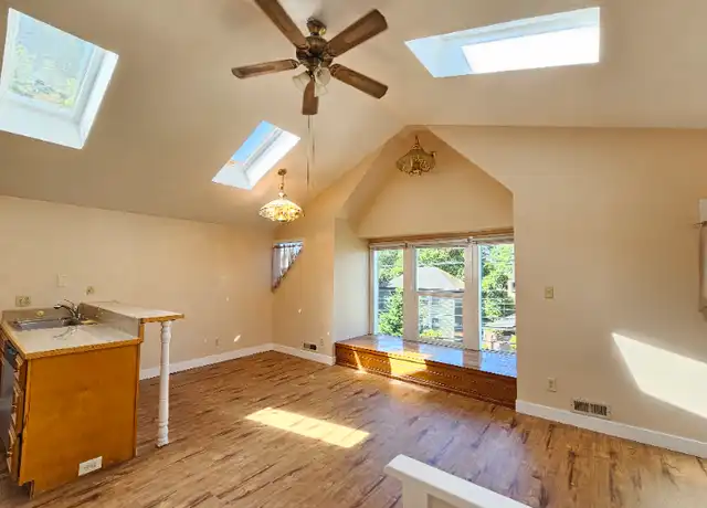 Property at 102 12th Ave E, Seattle, WA, 98102, 1 bed, 1 bath, [object Object]