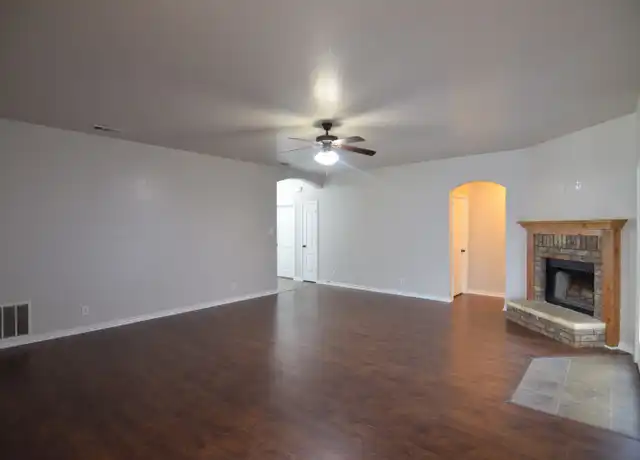 Property at 303 E Libra Dr, Killeen, TX, 76542, 5 beds, 2 baths, [object Object]