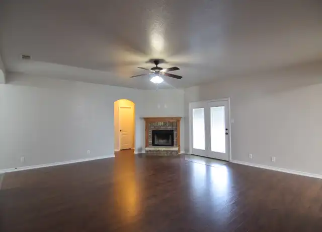 Property at 303 E Libra Dr, Killeen, TX, 76542, 5 beds, 2 baths, [object Object]