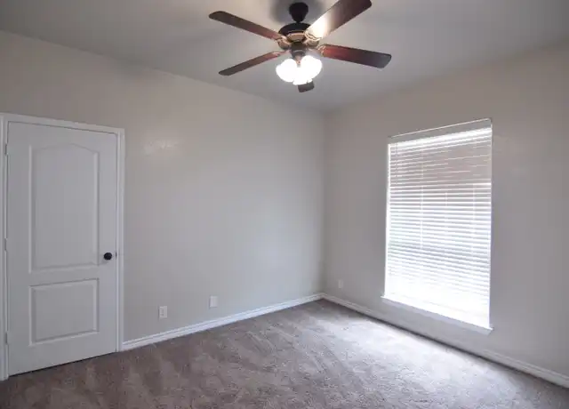 Property at 303 E Libra Dr, Killeen, TX, 76542, 5 beds, 2 baths, [object Object]