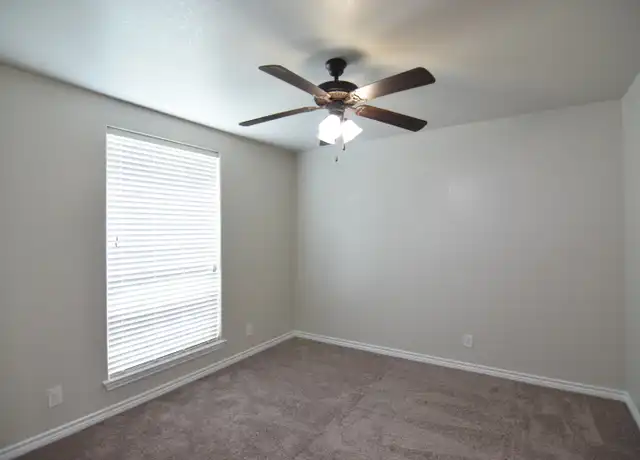 Property at 303 E Libra Dr, Killeen, TX, 76542, 5 beds, 2 baths, [object Object]