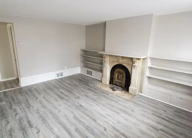 Property at 2467 S Burrell St Unit 4 Lower Front, Milwaukee, WI, 53207, 1 bed, 1 bath, [object Object]