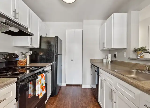 Property at Cedar Crest Apartments - 4800 SW Mueller Dr, Beaverton, OR, 97078, 2 beds, 1-2 bath, [object Object]