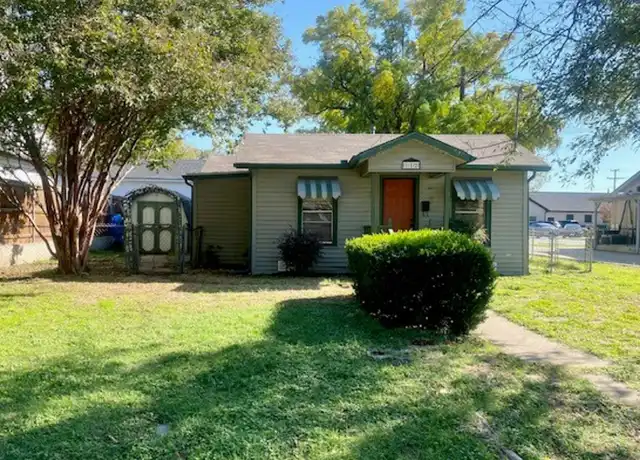 Property at 112 N Dobson St, Burleson, TX, 76028, 2 beds, 1 bath, [object Object]