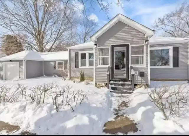 Property at 1115 Washington St, Valparaiso, IN, 46383, 3 beds, 1 bath, [object Object]