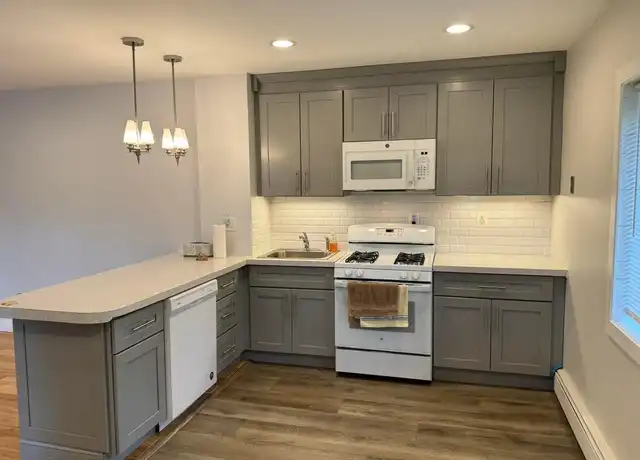 Property at 405 Glenn Rd, Jackson, NJ, 08527, 3 beds, 1 bath, [object Object]