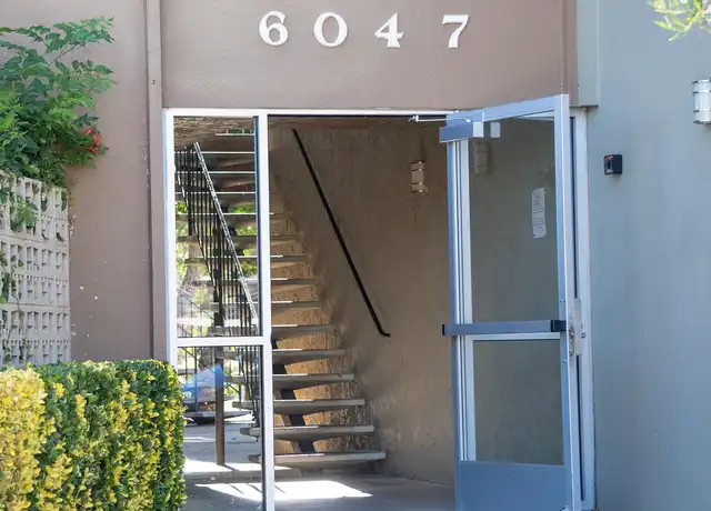 Property at River's Bend Apartments - 6047 Woodminster Cir, Orangevale, CA, 95662, 1 bed, 1 bath, [object Object]