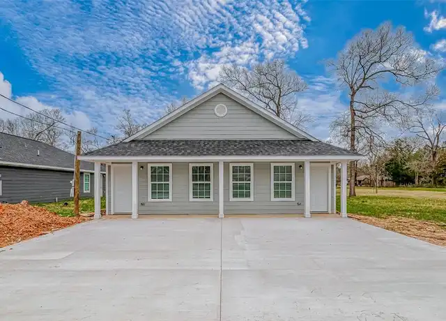 Property at 910 W School St, Livingston, TX, 77351, 3 beds, 2 baths, [object Object]