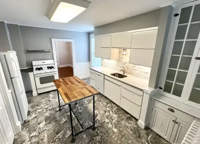 Property at 526 High St Unit 1st, Middletown, CT, 06457, 2 beds, 1 bath, [object Object]