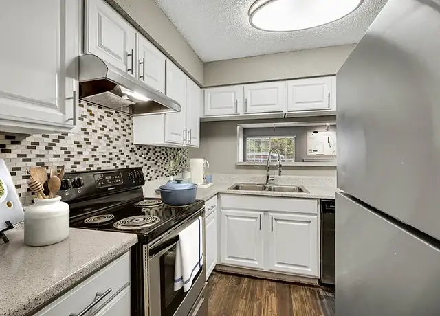 Photo of 7575 S Westmoreland Rd, Dallas, TX 75237