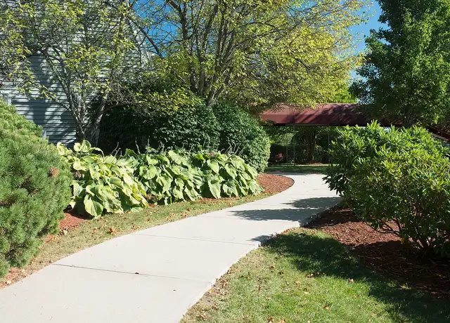 Photo of 501 Wellington Hill Rd, Manchester, NH 03104