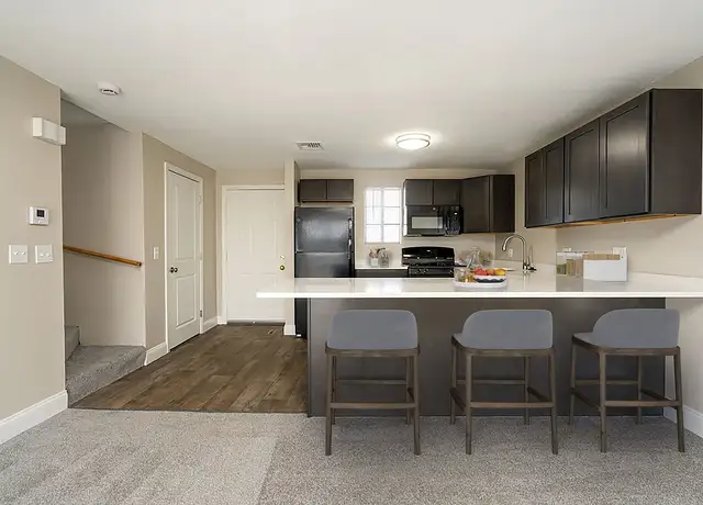 Photo of 501 Wellington Hill Rd, Manchester, NH 03104