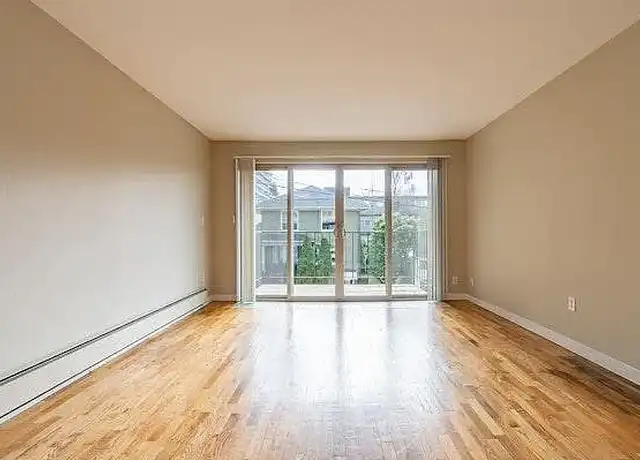 Property at Mercer at Summit - 600 Summit Ave E, Seattle, WA, 98102, 2 beds, 1 bath, Contact for Price