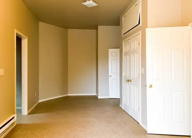 Property at 508 N Hill St Unit 1, South Bend, IN, 46617, 3 beds, 1 bath, [object Object]
