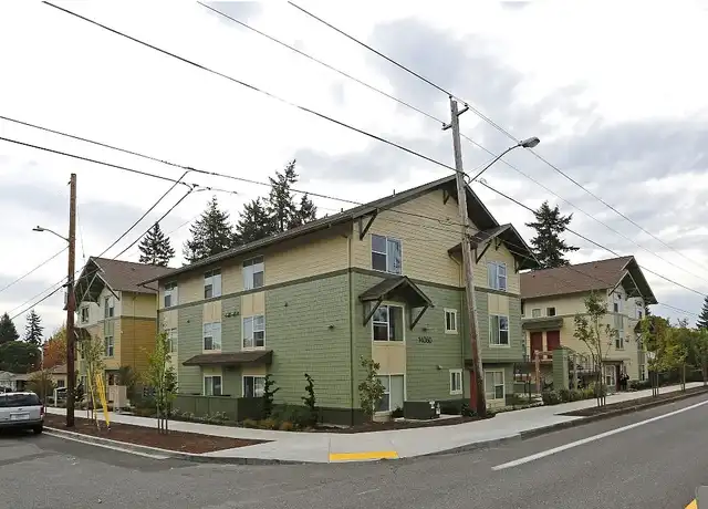 Property at Irish Moss Apartments - 14050 E Burnside St, Portland, OR, 97233, 3 beds, 1 bath, [object Object]