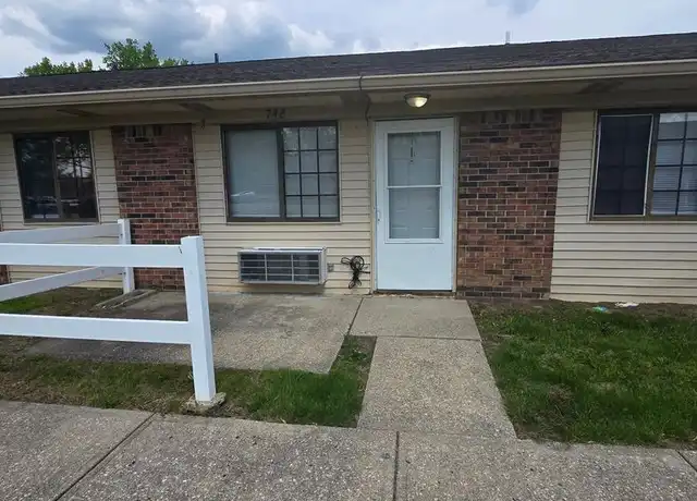 Property at 742 Loews Blvd Unit E, Greenwood, IN, 46142, 1 bed, 1 bath, [object Object]
