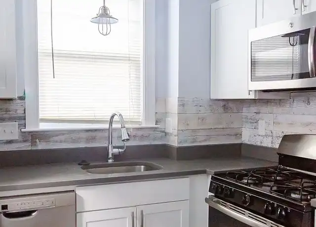 Property at 11 - 17 Beach Road Apartments - 17 Beach Rd, Lynn, MA, 01902, 1 bed, 1 bath, [object Object]