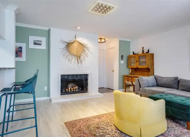 Property at 1909 Cloisters Dr, Arlington, TX, 76011, 2 beds, 2 baths, [object Object]