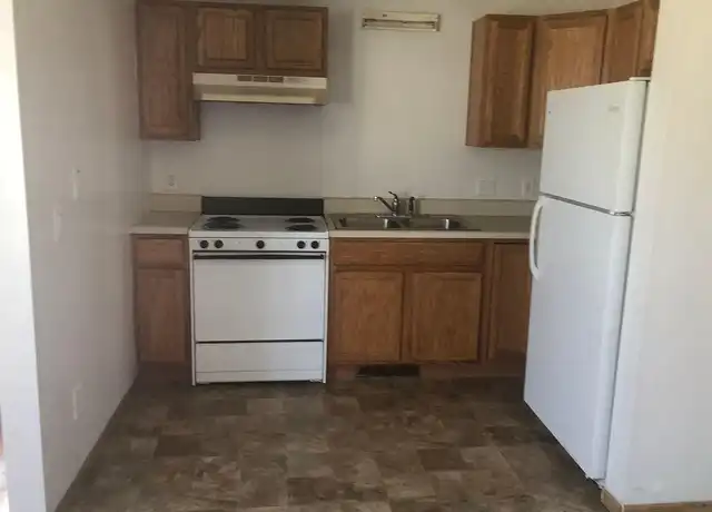 Property at Stokes Manor - 55+ Community - 1311 Prospect Ave, Waterloo, IA, 50703, 1 bed, 1 bath, [object Object]