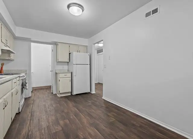 Photo of 29925 Summit Dr, Farmington Hills, MI 48334